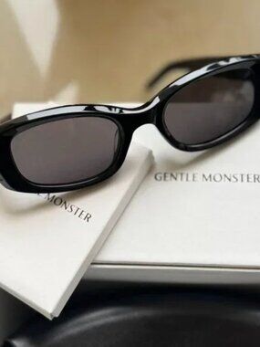 Gentle Monster LIX Black Sunglasses – Minimalist Oval Frame, Like New